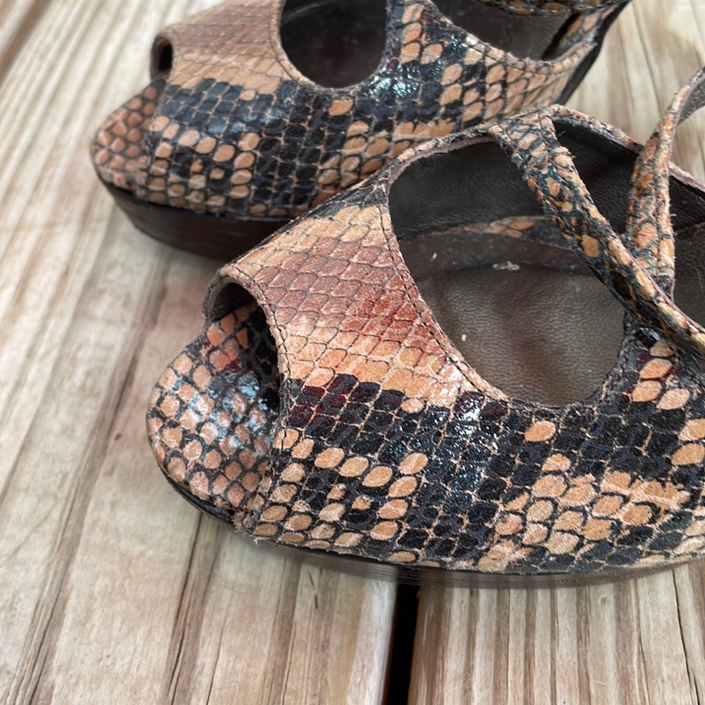 Stuart Weitzman Snakeskin Open-Toe Heels Size 6m - image 5